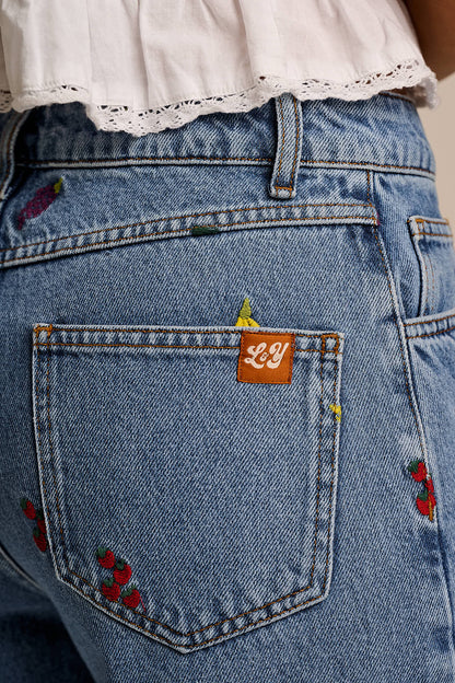 Drew - Cropped Straight Legged Cotton Trousers in Light Wash Veg Embroidery