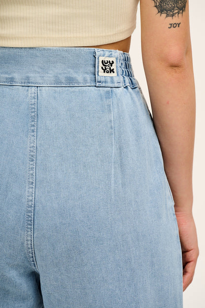 Addison - Denim Jeans in Light Wash Blue