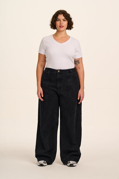 Delores - Wide Leg Denim Jeans in Washed Black