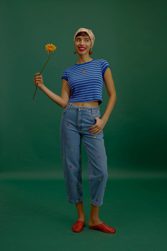 Drew - Cropped Straight Legged Cotton Trousers in Light Wash Veg Embroidery